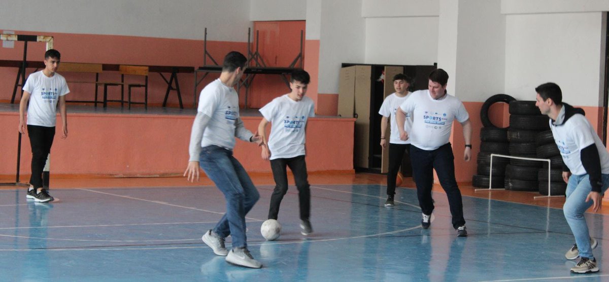 UCAM_OPRI's tweet photo. ⛹🏼‍♀️🤾🏻‍♂️🏸⚽🏀 El investigador de @UCAM_CAFD  @alvarodiazaroca  se encuentra en Sorgun 🇹🇷 para asistir a la reunión final del proyecto @SportS4SC @EUErasmusPlus cuyo objetivo es fomentar la integración social a través del deporte. https://t.co/IKgQA4u2E6