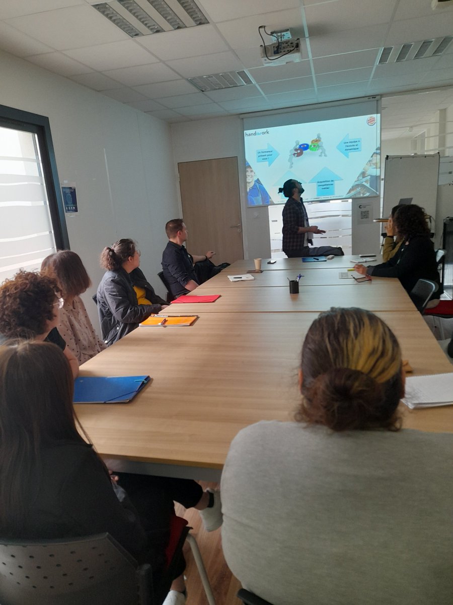 GarciaChriste10's tweet photo. 🎯Evènement #HANDIWORK à l'agence @Poleemploi_oc #Narbonne en présence de @BurgerKingFR et 9 demandeurs d'emploi 👉 4 postes. Belle synergie entre les conseillères Alexia et Karine de @Capemploi11 et @VisseqO conseillère CDE. Bravo à tous les conseillers pour leur mobilisation👏 https://t.co/gfGUykfTb8