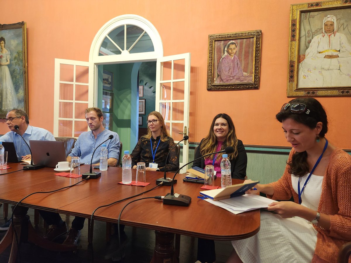 profhuq's tweet photo. #CrossingTheStrait seminar, second day, begins with a panel on human interaction and migratory flow. #Fulbright @FulbrightPrgrm https://t.co/tKGQiyk2le