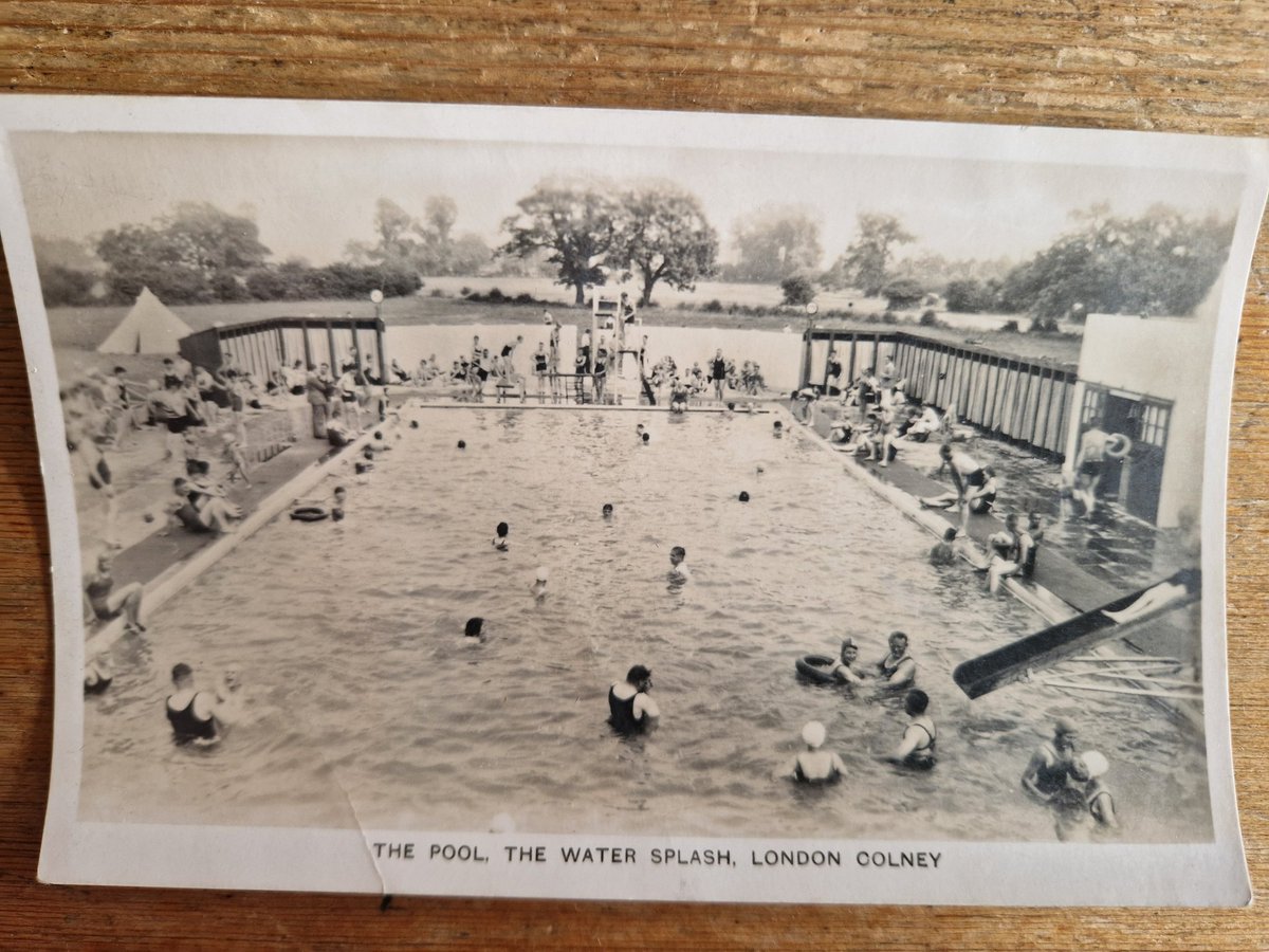 ImogenHaig's tweet photo. The Water Splash, London Colney. Found in some old family papers.
#LondonHistory #Lido #Colney #swimmingpool #swimming https://t.co/JYFHV31SeM