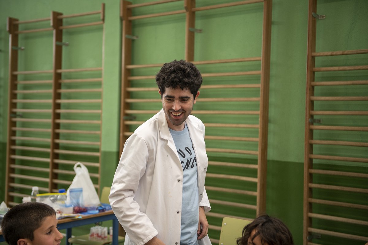 El pasado miércoles hemos participado en 'La ciencia nos lleva de calle' con <a href="/CiudadCiencia/">Ciudad Ciencia</a> en #Ubrique! <a href="/DanielBamer/">Daniel BM</a> Jesus Torres <a href="/RosanaCaceres_/">Rosana Cáceres</a> Reinaldo Sáez <a href="/ISosp/">IsmaSosp</a> Genoveva Guerrero <a href="/tnavarroez/">Tomás Navarro</a> <a href="/ambbneto/">Ana Neto</a> han llevado un taller a los estudiantes de 6 de primaria!#cabdivulgacion