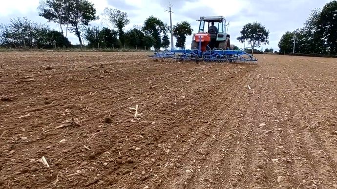 WebagriFR's tweet photo. [Production de fourrage] Les conseils du réseau FarmXP pour réussir l'implantation des prairies https://t.co/XTA2h9JG8g #Herbe https://t.co/XUnHbHGQKc