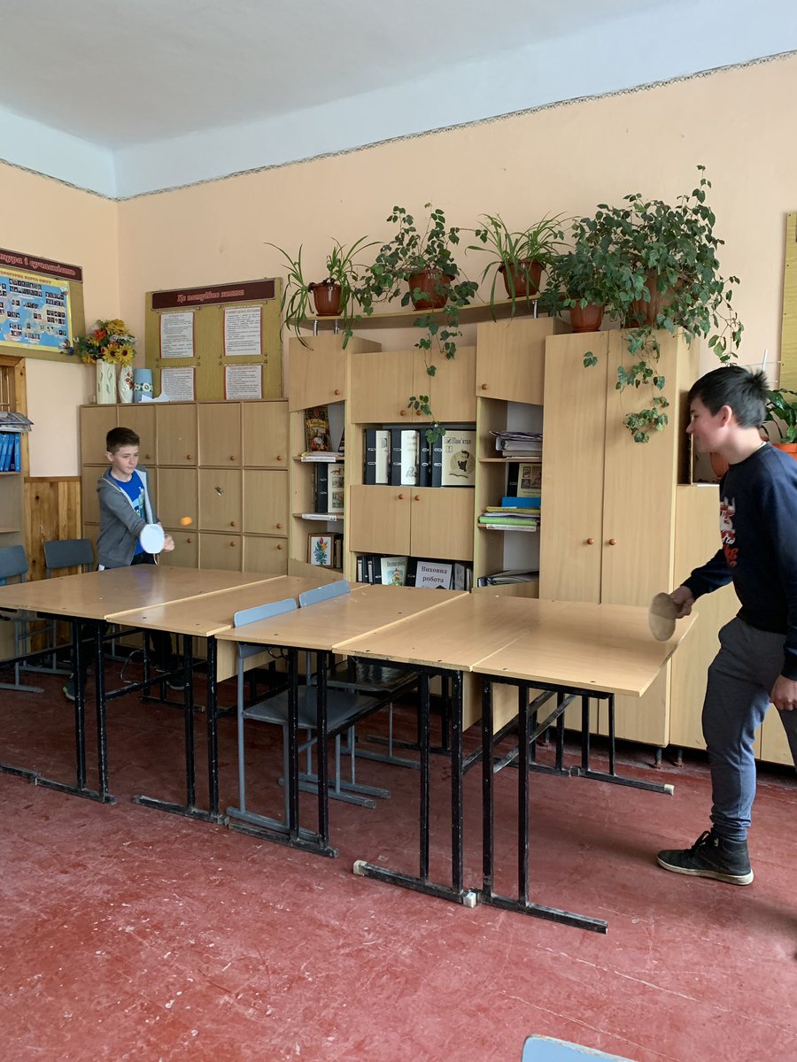 десь на півдні tweet media