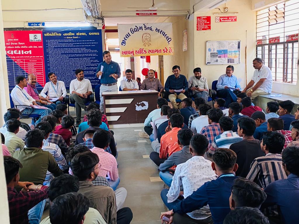 itibayad's tweet photo. ઔદ્યોગિક તાલીમ સંસ્થા બાયડ ખાતે, તા.25 એપ્રિલ, 2023 મંગળવાર ના રોજ જિલ્લા ઉદ્યોગ કેન્દ્ર, મોડાસા દ્વારા સ્વરોજગાર અને  ઉદ્યોગલક્ષી વિવિધ યોજનાકીય સહાય અંગે વિસ્તુત પૂર્વક માહિતી આપવામાં આવી હતી. https://t.co/d7CEIACS12