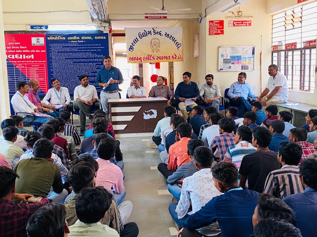 itibayad's tweet photo. ઔદ્યોગિક તાલીમ સંસ્થા બાયડ ખાતે, તા.25 એપ્રિલ, 2023 મંગળવાર ના રોજ જિલ્લા ઉદ્યોગ કેન્દ્ર, મોડાસા દ્વારા સ્વરોજગાર અને  ઉદ્યોગલક્ષી વિવિધ યોજનાકીય સહાય અંગે વિસ્તુત પૂર્વક માહિતી આપવામાં આવી હતી. https://t.co/d7CEIACS12