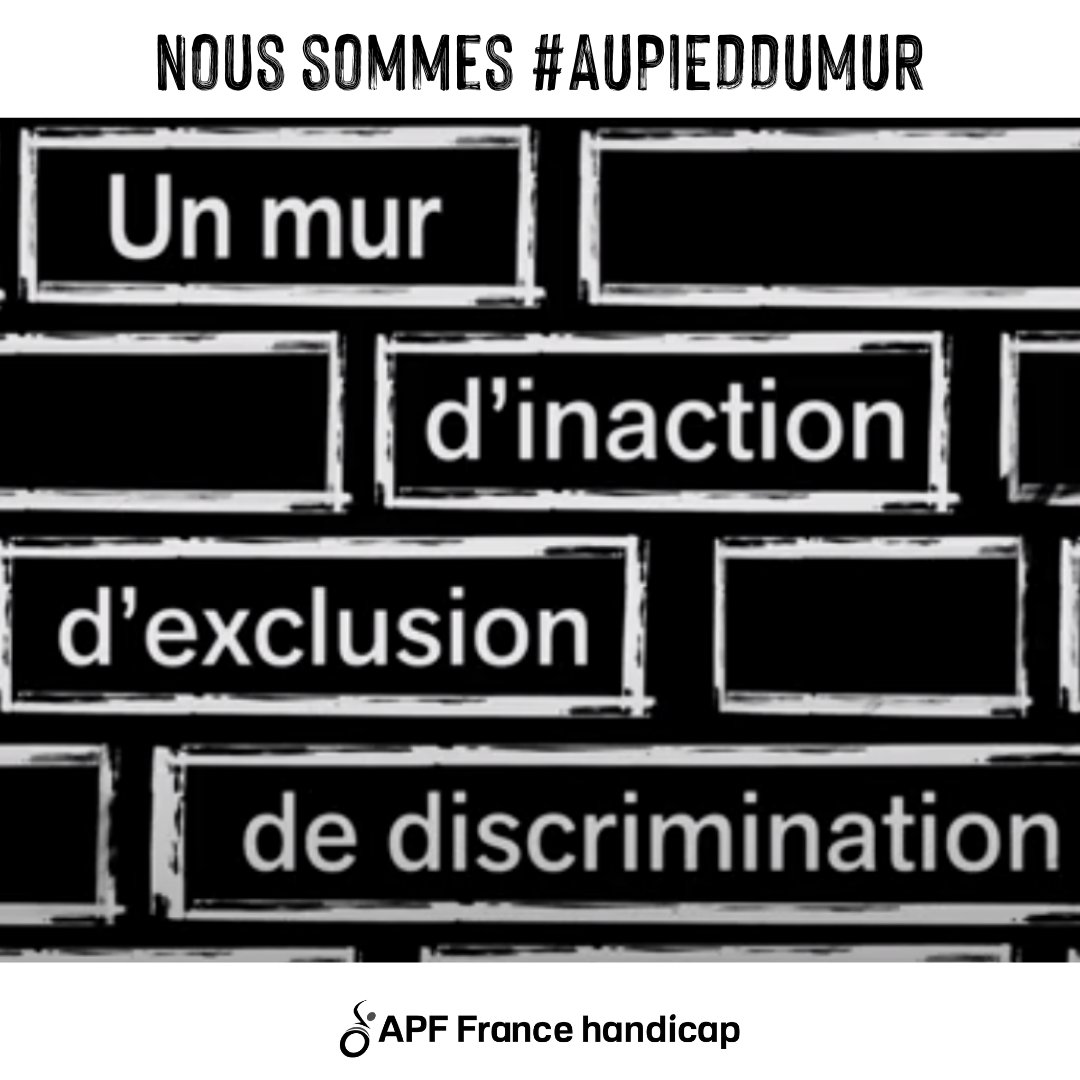 Allo l'État ? On a un GROS problème. La mise en #accessibilité de la France prévue dans la loi de 2005 n'est toujours pas effective. Conséquence ? Des millions de personnes en situation de #handicap, personnes âgées... restent en bas des marches, #AuPiedDuMur. Abattez-le 💣 #CNH