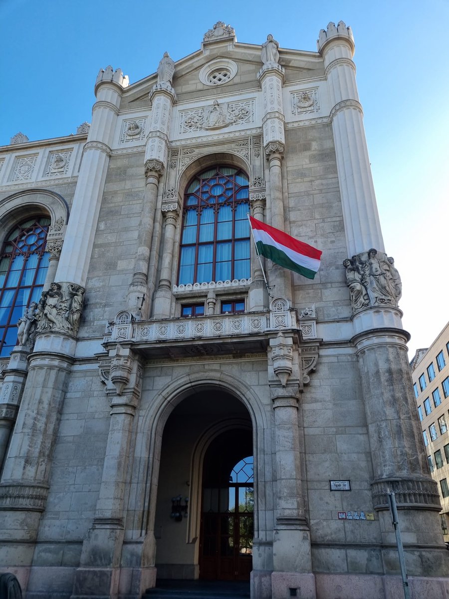 BE_Cluster's tweet photo. 💨 Kicking-off new adventure! #Interreg Central Europe project #BIOECO-UP meets in Budapest to discuss how to move circular bioeconomy forward by designing bioeconomy value chains ⛓ changing consumers' behaviour 🛒 and supporting policy transformation 🔄 https://t.co/gikYFAGjek