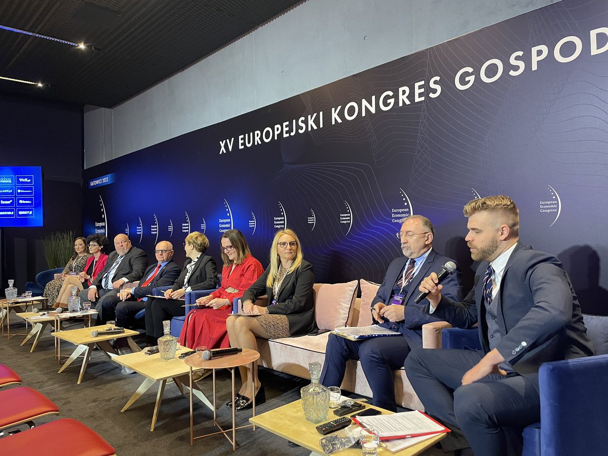 BCCorg's tweet photo. BCC na EEC: Jan Król, sesja „Trzeci sektor”. Organizacje pozarządowe są dla biznesu jak świeże powietrze. Niestety, rząd i bardzo często samorządy, odnoszą się z dystansem do tych organizacji, widząc w nich konkurencję a nie partnera. 
#EEC2023 
#BCCnaEEC2023 
#EksperciBCC https://t.co/9Z8g9iTFHp