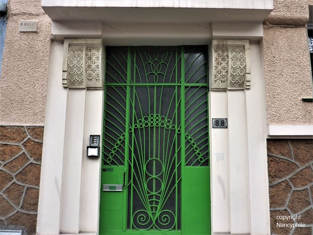 Art Déco à Nancy : magnifiques portes d'immeubles rue du Maréchal Oudinot
www.nancyphilecom/art-deco-nancy-1