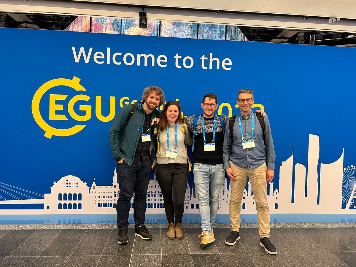 The surface chemistry group @PSI_LAC is attending #EGU23 this week! It has been great to see everyone and present the research we’re doing @psich_en !!!! If you’re around, come say hi 👋🏻 
@AntoineRoose1 @chem_natasha @FabianMahrt @MarkusAmmann63
