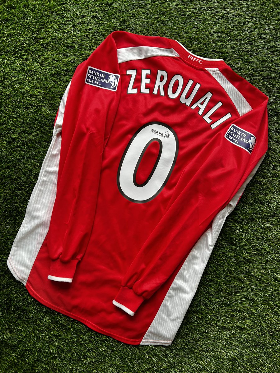 CES_shirts's tweet photo. 🚨NEW PRINT CLAXON🚨

⚽️ 0 HICHAM ZEROUALI 🇲🇦 

📆 Aberdeen - Home - 2000/2001 📸

Now this is awesome! Another first at CES HQ, printing #0 as a squad number. “Zero” to his mates was a Moroccan international who sadly passed away at the age of 27 with 7 caps/3 goals. 

#fitbaw https://t.co/OH8hM5NPf6