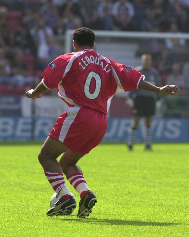 CES_shirts's tweet photo. 🚨NEW PRINT CLAXON🚨

⚽️ 0 HICHAM ZEROUALI 🇲🇦 

📆 Aberdeen - Home - 2000/2001 📸

Now this is awesome! Another first at CES HQ, printing #0 as a squad number. “Zero” to his mates was a Moroccan international who sadly passed away at the age of 27 with 7 caps/3 goals. 

#fitbaw https://t.co/OH8hM5NPf6