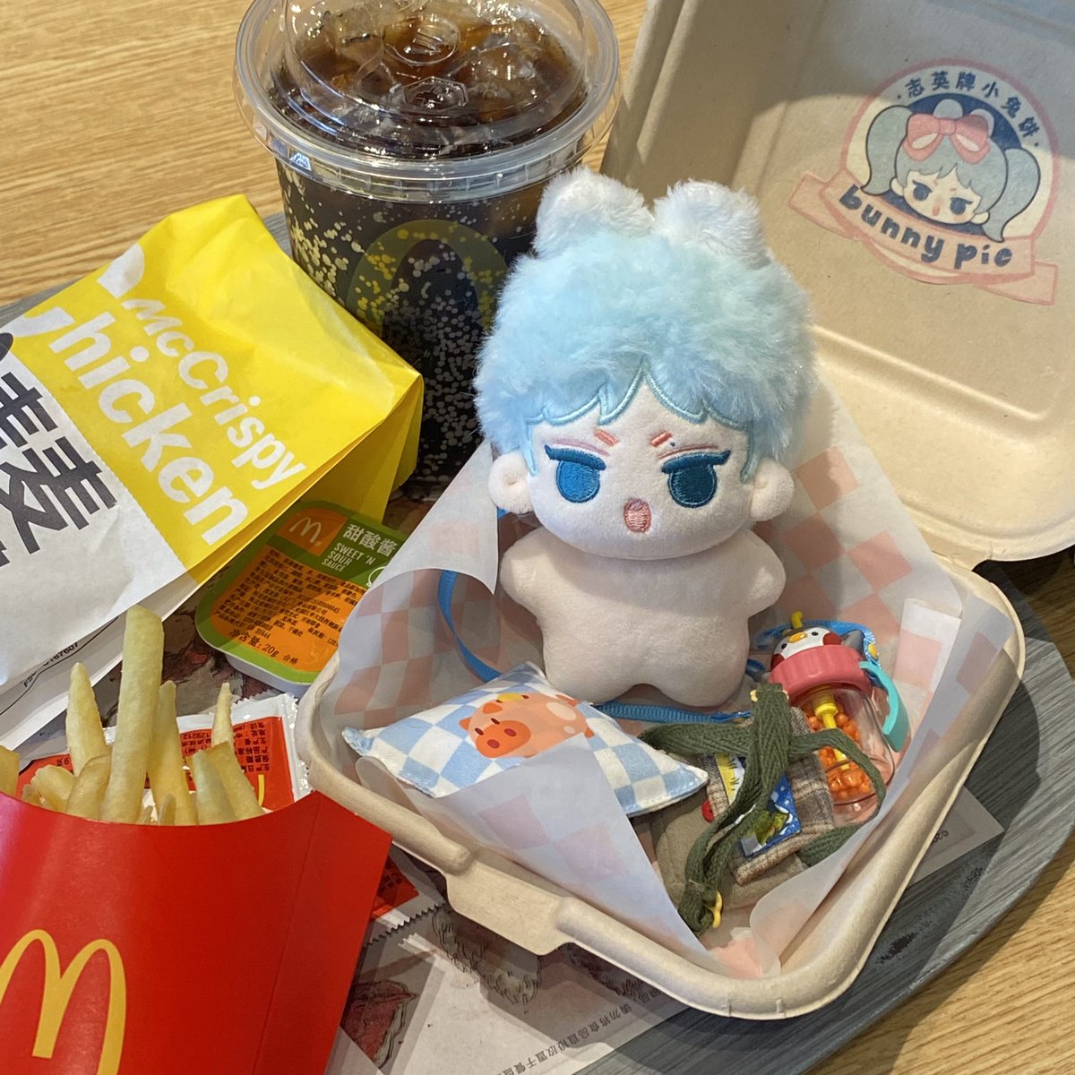 🍒Bunny pie🍒
The sticker on the box looks so cute(*ˉ︶ˉ*)