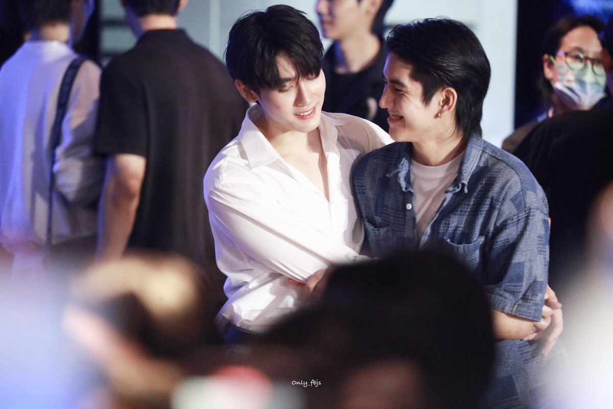 only_fbjs's tweet photo. เฮียบุ๊คแกล้งอะไรน้องป่ะเนี่ย

@kasibook @Sea_tawinan 
#kasibook #sea_tawinan https://t.co/EfopBldHHE
