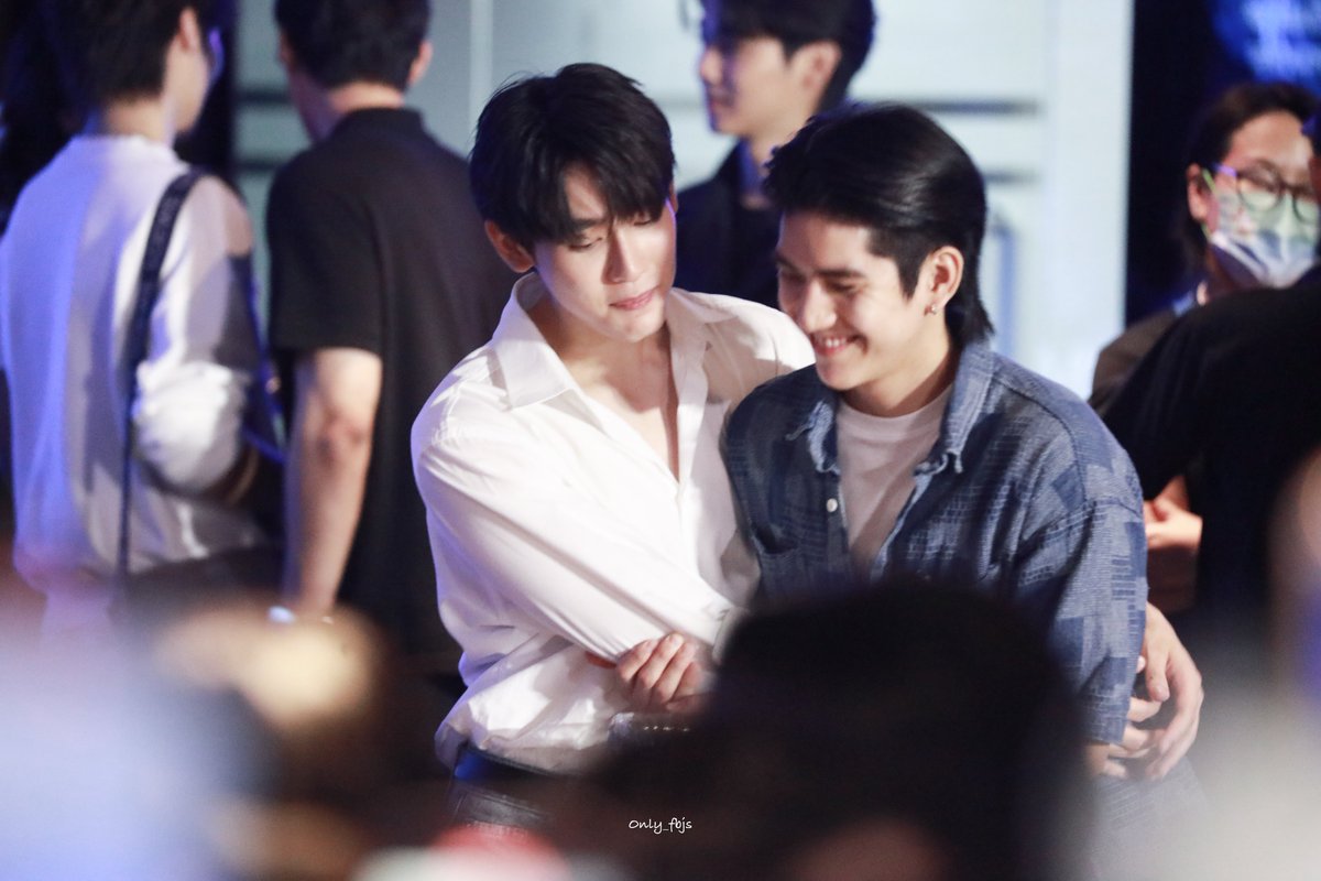 only_fbjs's tweet photo. เฮียบุ๊คแกล้งอะไรน้องป่ะเนี่ย

@kasibook @Sea_tawinan 
#kasibook #sea_tawinan https://t.co/EfopBldHHE