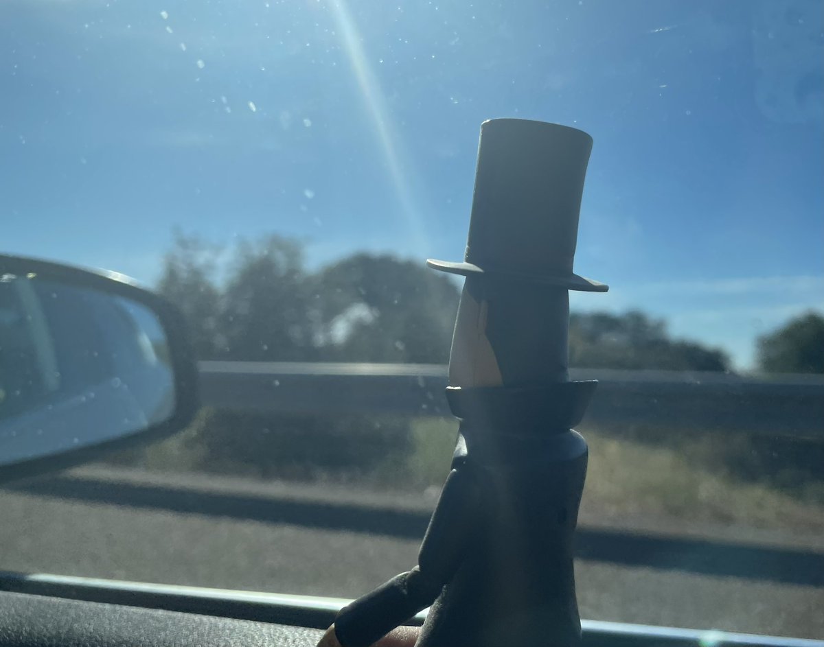 Después de un largo tiempo de trabajo por fin vuelvo a retomar mis viajes. ¿A dónde iré? 

#layton #profesorlayton #professorlayton #viaje #vacaciones #turismo