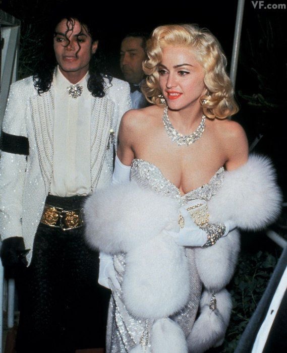 Egzeltancja's tweet photo. “The best date ever”
Beautiful Madonna who looks like Marilyn Monroe, with amazing as always Michael Jackson. Oscar’s 1991. 
#Oscars #Oscars2023 #MichaelJackson #Madonna #MarilynMonroe #iconic #redcarpet #90s #fashion #fashionicon #KingOfPop #Oscars91 💎 https://t.co/5HOqYdABuY