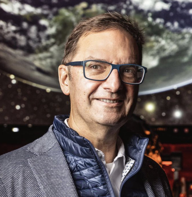 „Man kann das #Leben nicht wirklich verstehen, verorten, für #Klarheit sorgen, wenn man nicht das #Meer spürt und sich gleichzeitig mit den #Sternen bekrönt. Sie sind die wesentlichen #Elemente des #Seins .“ 
(Prof. Thomas #Kraupe , deutscher #Astrophysiker )