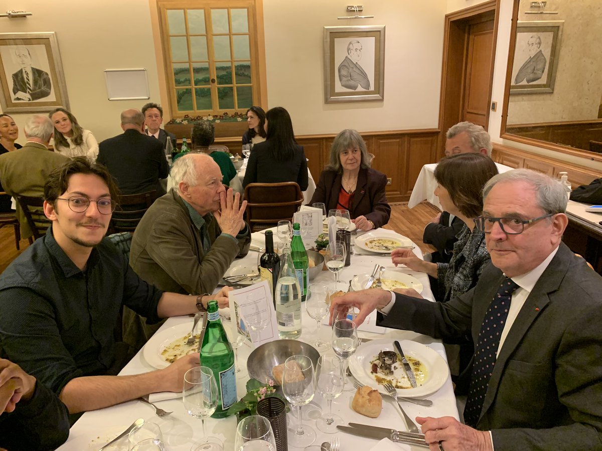 AmisMasMathieu's tweet photo. Dîner débat d’#AMM avec #PatrickLefas @Courdescomptes pdt de @TI_France. Après introduction @JMCambaceres, Patrick Lefas expliqua l’organisation mondiale de Transparency, l’action en #France et classement des pays. Il montra les liens entre corruption, anti-démocratie et guerre. https://t.co/ctUT7MYdb5