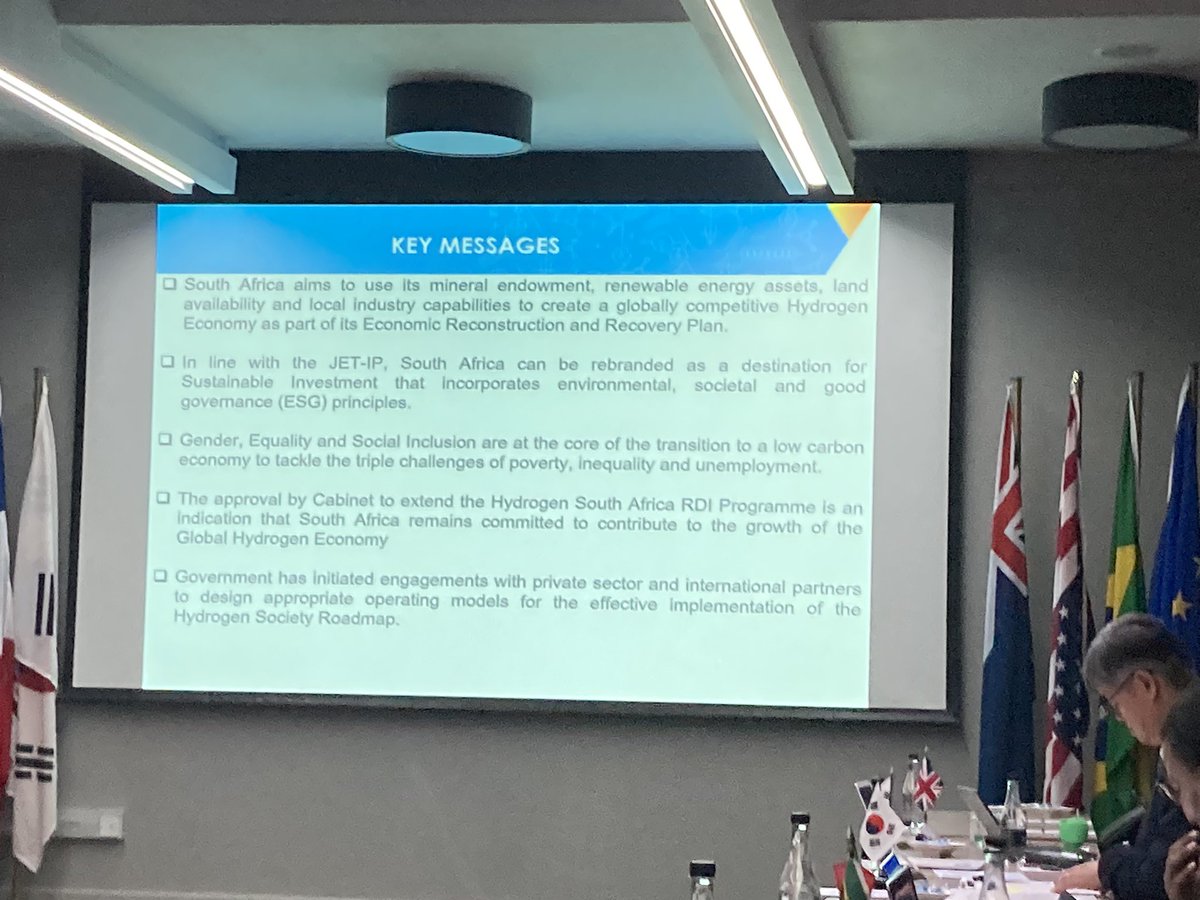 noevanhulst's tweet image. Great to see progress on Hydrogen Society Roadmap #SouthAfrica during @The_IPHE meetings in #Pretoria organized by @dsigovza under leadership of @DrBladeNzimande
