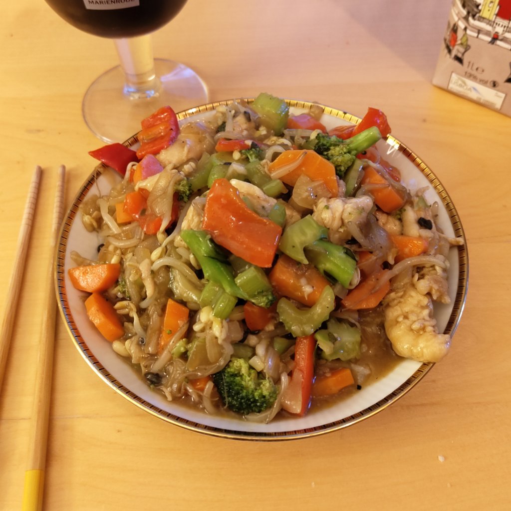 DewmalKitchen's tweet photo. Chop suey I made🤯  #FoodPorn #DewMalKitchen https://t.co/SVxzwEybEk