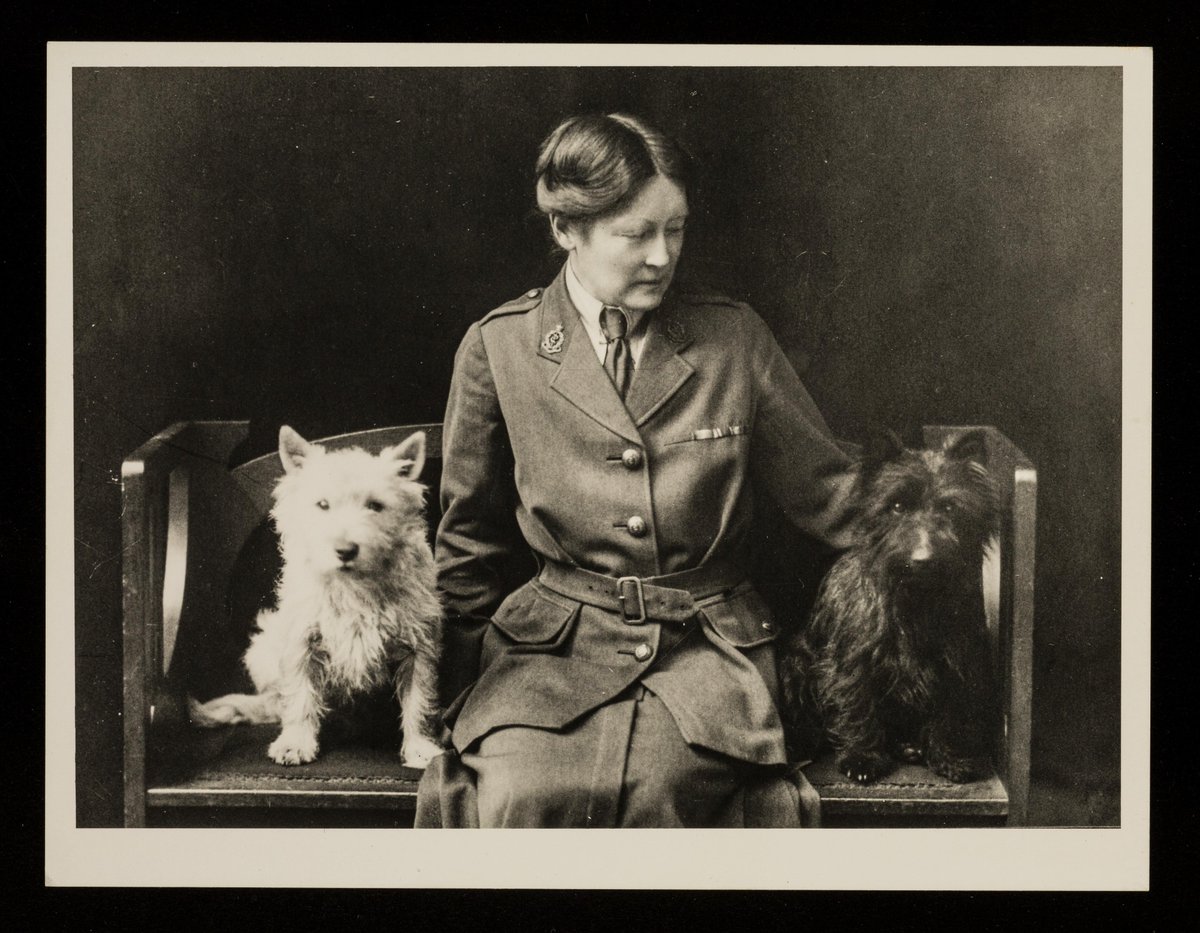 _gillianmurphy's tweet photo. "To Louisa Garrett Anderson. Bold, cautious, true and my loving comrade'
Inscription in 'Women as Army Surgeons' by Flora Murray. #smallclues #LesbianVisibilityWeek https://t.co/Bphp9AVOJY