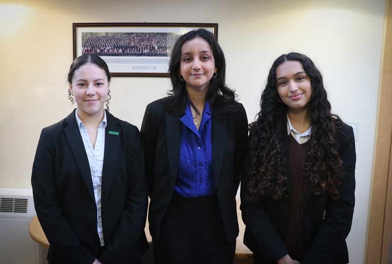 Edgbaston_High's tweet photo. We are delighted to announce the new Student Leadership Team. Congratulations to Head Girl Keera and Deputy Head Girls Ruby and Simran. Visit our new website to find out more about them 👉 https://t.co/ucjSvpEmmN

#Futureswithoutlimits #beinspired #leadership #sixthform https://t.co/PpOxphr4NK