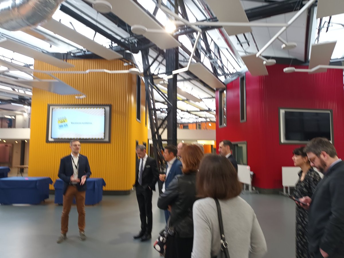 nicdurupt's tweet photo. #session8️⃣ #jour2️⃣ #cycleIH2EF
Le #Hall32, lieu ideal pour
❓️ les bonnes/mauvaises raisons d'hybrider une formation
🔎 plusieurs typologies d'#hybridation
👀 le versant professionnel du système éducatif.
🙏 @FlorencePeyrard
🙏@UCAuvergne ➕️@acclermont
@Ih2ef https://t.co/8rqQ1AHX2S