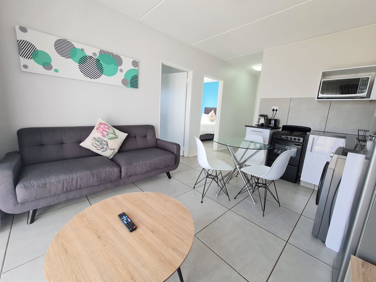 Stay_MINTHotels's tweet photo. It's long weekend time!

Enjoy a relaxing #staycation with fantastic 1, 2 &amp; 3 bedroom Self Catering Apartments at MINT Express Sandton View! 

Book directly on our website and receive 10% OFF!

📲:+27(0)68 563 1581 
📧:sandtonview.stay@minthotels.co.za

#freedomday #workersday https://t.co/4S9yM6yQpy