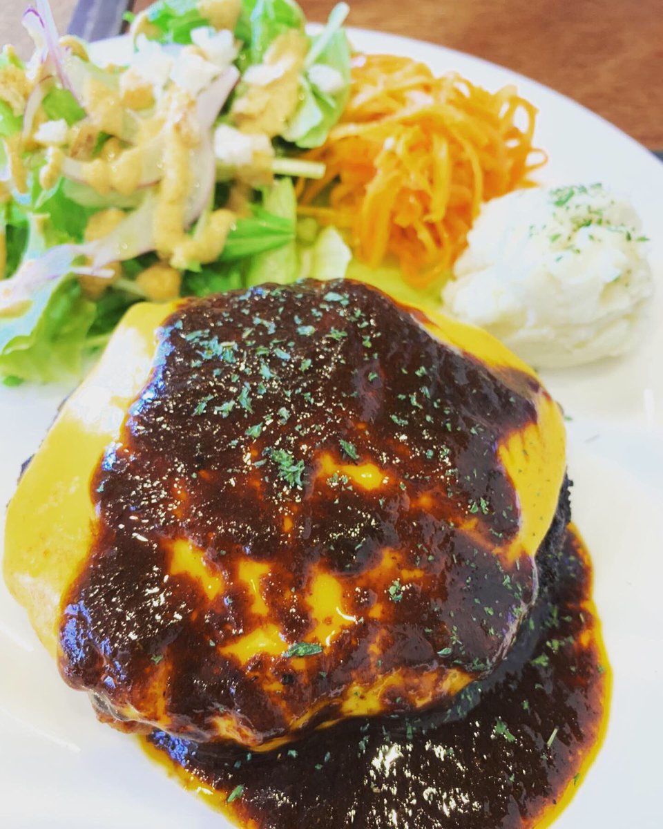 teppan_BARREL's tweet photo. ランチ明日お休みします…
ハンバーグが無くなってしまいました😢
ランチ再開後、皆さまに来ていただき
仕込み間に合いませんでしたー🙇🏻‍♀️

ごめんなさい…
ディナーは、今日も明日もやってます。
#鉄板食堂BARREL
#京都 #西院 #グルメ https://t.co/TSN5Nihfkr