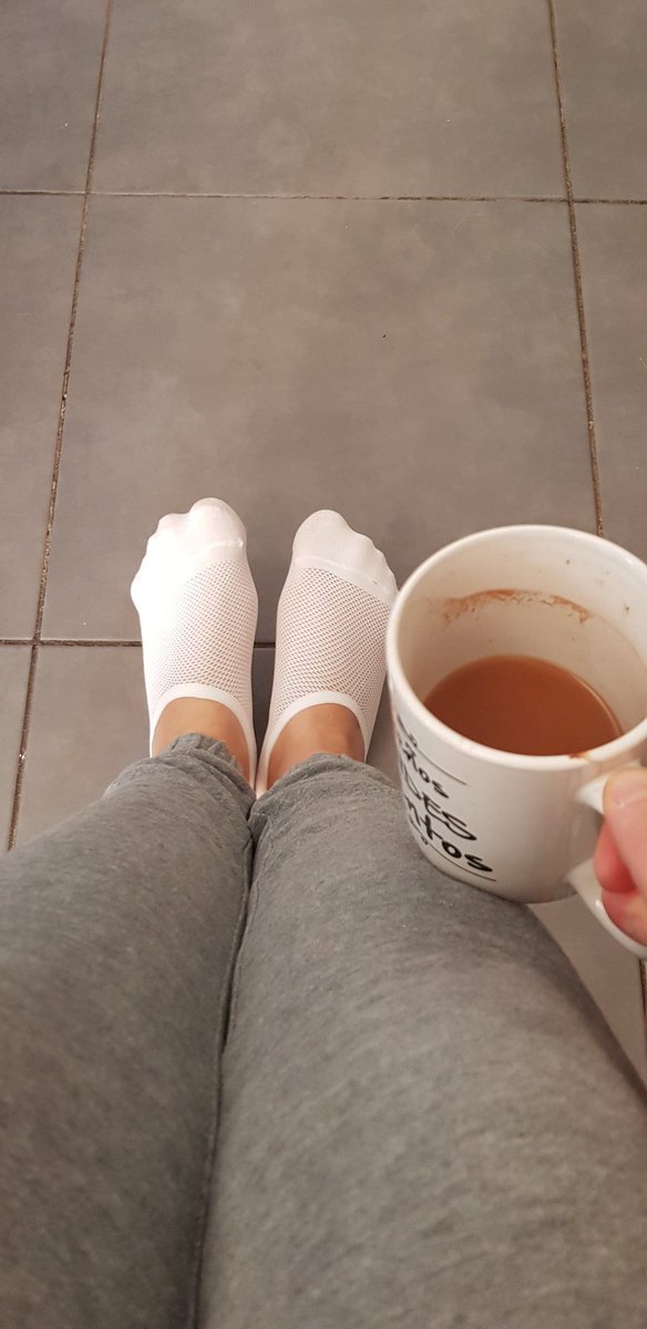 SockenJulia's tweet image. Guten Morgen. Ist es bei euch auch so schön sonnig? 😊
#füße #füsse #fuß #fuss #fußmodel #fandom #fußfetisch #fußliebe #fussliebe #socken #sockenliebe #sockslover #leggings #barfuss #barfuß #slave  #sklave