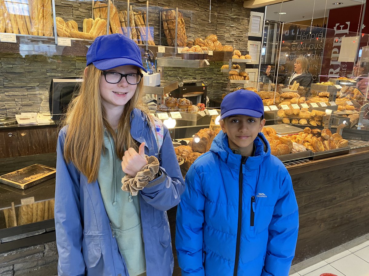 DerbyHighPrima1's tweet photo. Y6 are learning at a French market. π«π·#greatfun #excitinglearning #derbyhighprimary https://t.co/YNt0M1TQ7e