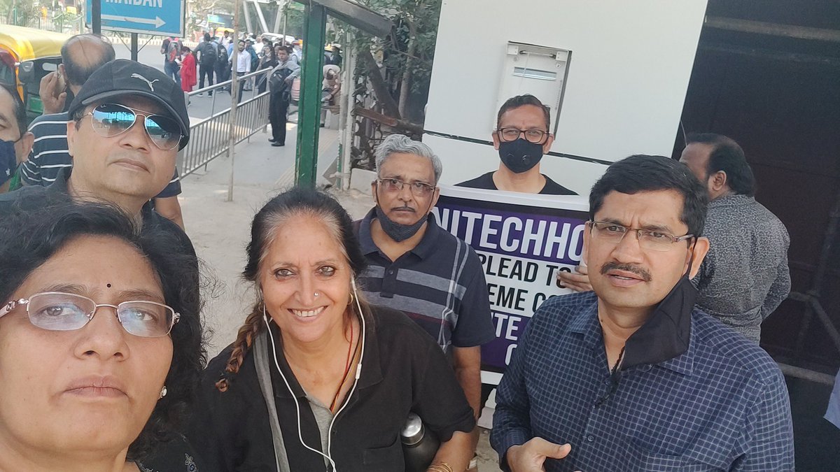 Fed up with system home buyers have no option but to protest.
Home buyers are in lurch.  Govt policy / laws + slow and unending litigation is root cause @gopalkagarwal @news24tvchannel @BanerjeeParami1 @taorink #cheatedhomebuyers #UnitechHomebuyers @TOINoida 
@htTweets @aajtak