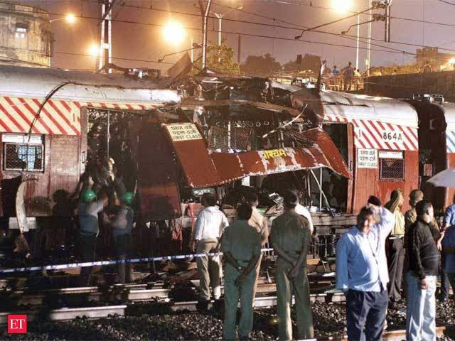 shashank_ssj's tweet photo. July 11, 2006: RDX laden bombs ripped 1st class compartments of 7 trains.
Dead: 209 &amp; Injured: 700.

Mohammad Sajid Margub Ansari:
Convicted for life imprisonment.

2022 - 2023: Bombay High Court allowed Mohammad Sajid Margub Ansari to take his LLB exams. https://t.co/RjaWP3u2Na