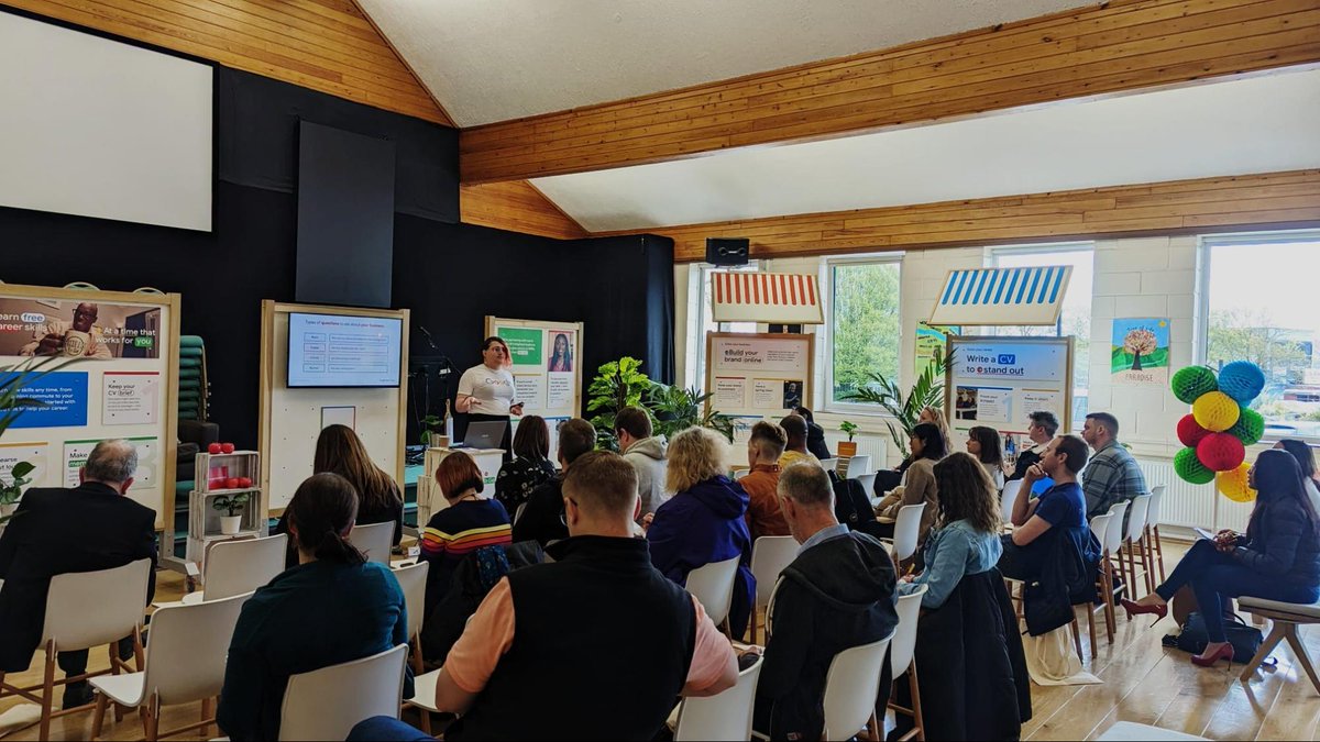 GoogleUK's tweet image. Big hugs from Horsforth, where our Google #DigitalGarage team recently wrapped up our free digital skills training event.

Thanks to all those who joined us and a special thanks to @StuartAndrew

Find more free skills training → goo.gle/free-live-trai…