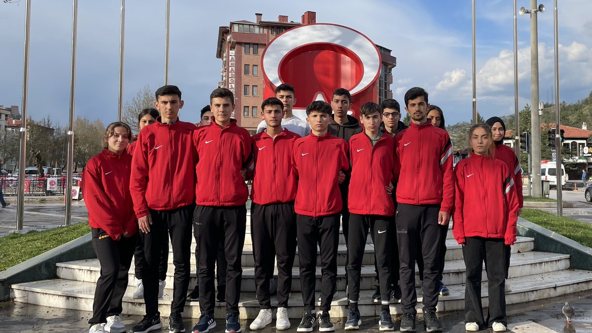 z_lker's tweet photo. Niksar Danışmentgazi AL 25 Nisan 2023 te Kastamonu da 32 il ve 400 sporcunun katıldığı Okul Sporları Oryantiring Türkiye Şampiyonası’nda GE18 A da Türkiye Şampiyonu oldu. Sporcu ailelerine, öğretmenlerine ve tüm emeği geçenlere teşekkür ederim. 
İlker Melikoğlu 
Takım Antrenörü https://t.co/n8OzZPUGAN
