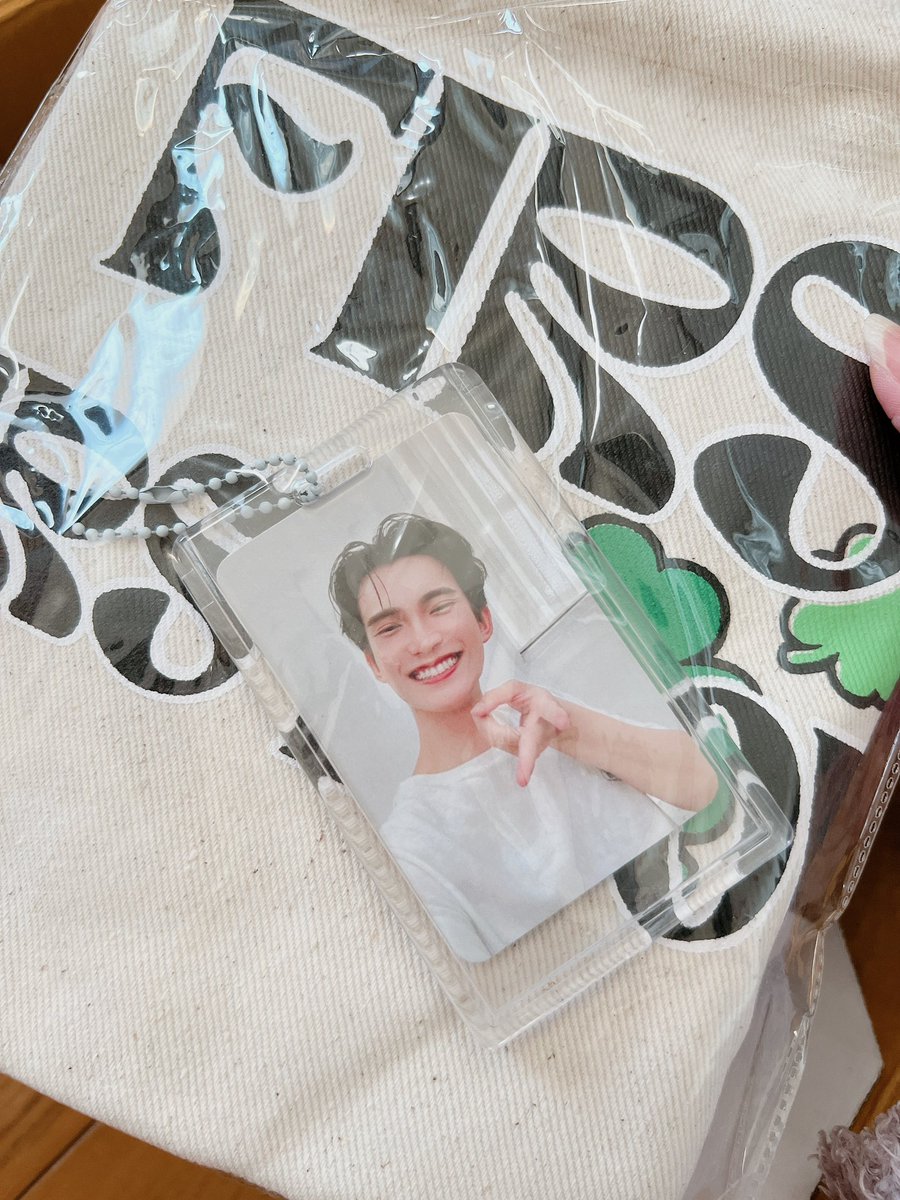 saou_SJ's tweet photo. ギャワイ---------ッッッッ
#รักแรกของเฟริสท์ #First_Chalongrat #FirstLoveIsU
#FirstCLR25thBirthday
(一番上にあって危うく袋を切ってしまうところだったのでギリ無傷ですがこれが必然的に🦙のになりました)(報告) https://t.co/8RCq2Rhr0g