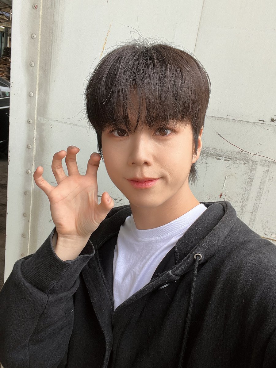 VIENX_FRANCE's tweet photo. 𝐕𝐈’𝐄𝐍𝐗(비엔엑스)

| 𝐖𝐎𝐍𝐉𝐈𝐍 |

" Voici l'apparition du plus jeune qui va vous captiver !!
S'il vous plaît, regardez bien !! 😉❤️"

#VIENX #비엔엑스 #WONJIN https://t.co/VVjEUvw7JE