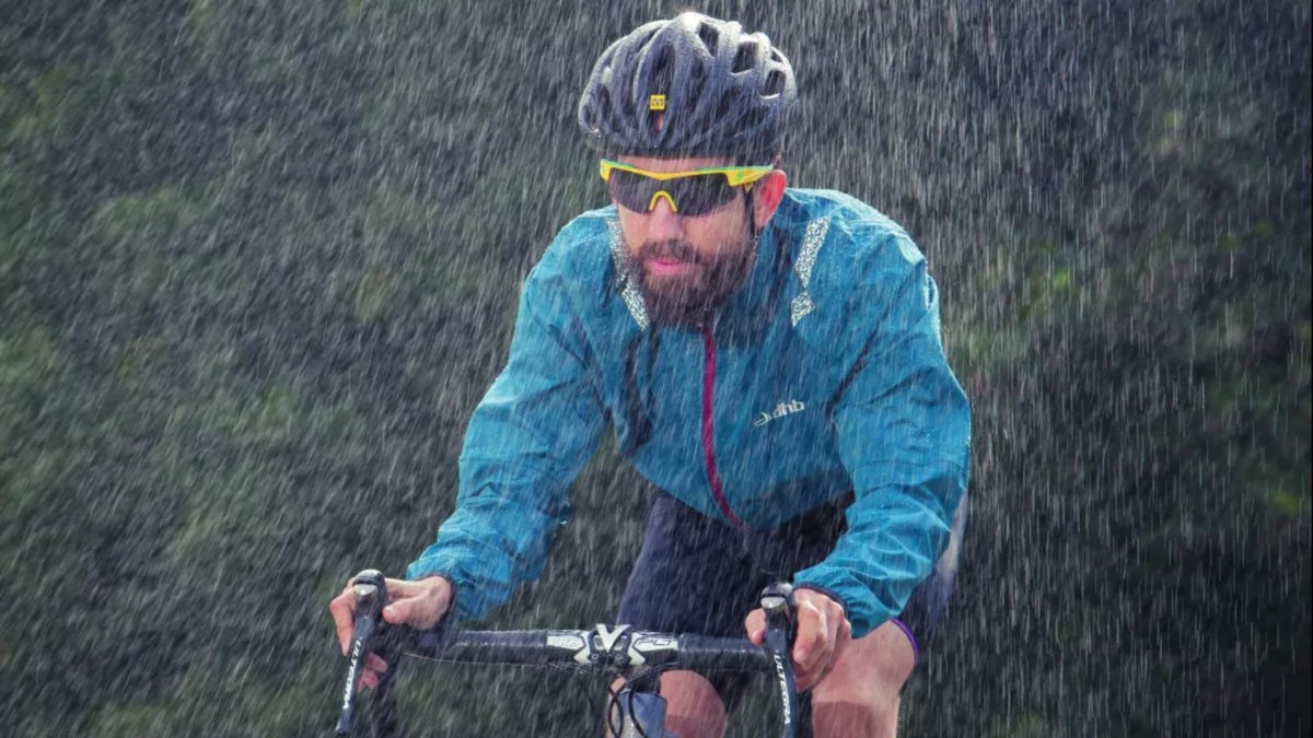PilotBike_'s tweet photo. Rainy weather? Time to don your rain gear and hit the pedals! 🌧️🚴‍♂️💧 Cycling in the rain is a fun challenge that builds resilience! #CyclingInRain #RainyDayChallenge #AdventureAwaits 🌈💦 https://t.co/QtCcCl8kwh