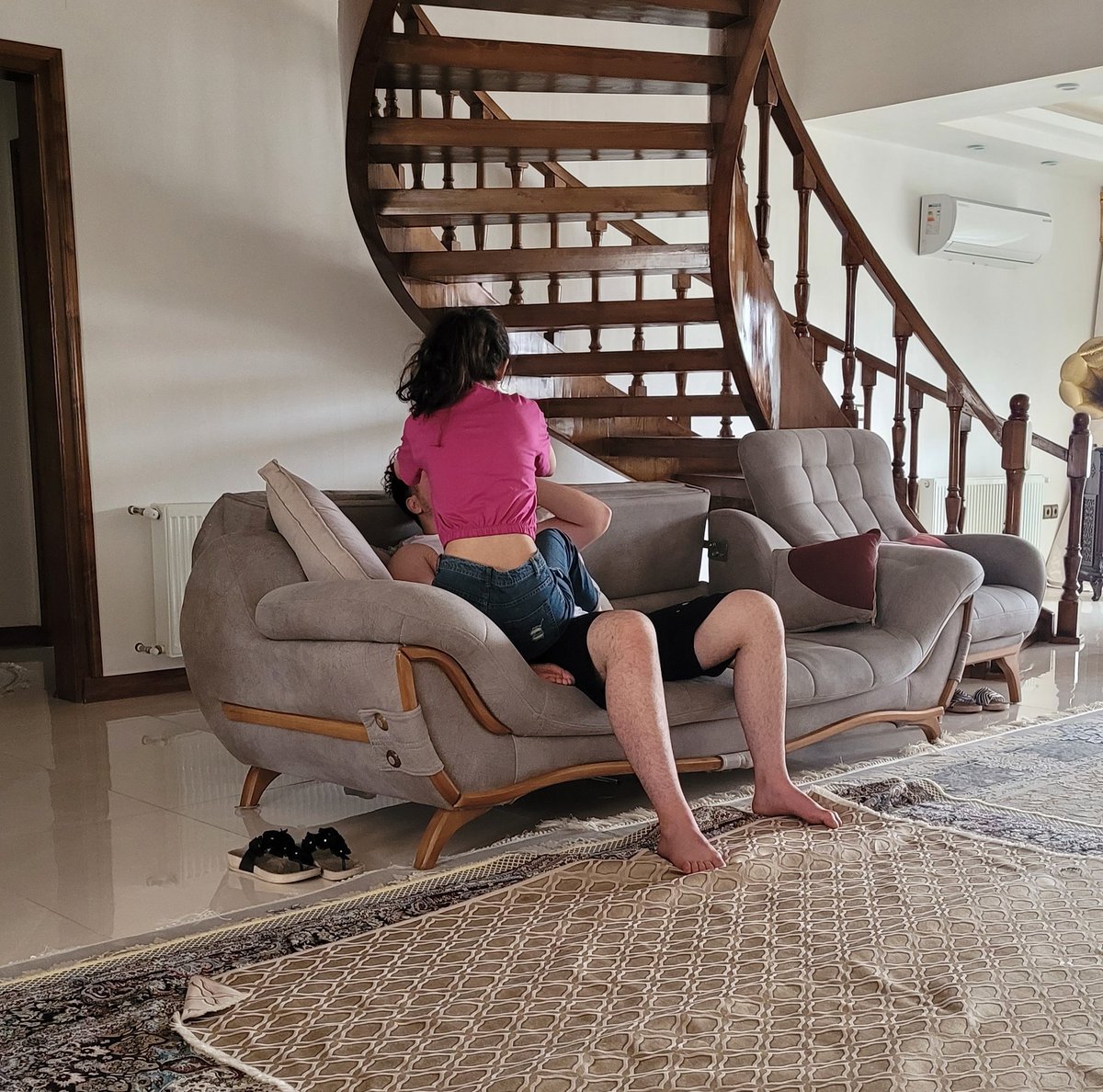 زَنِ سابِقِ زَرافه ی خانِگی tweet media