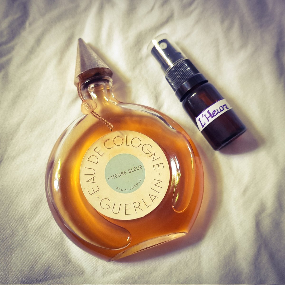 EauCeylon's tweet photo. SotD : L'Heure Bleue EdC
Got slapped by carnation and iris from the get go. Sadly citrus top is gone. Powder, resinous and sweet with shades of purple and green.
#sotd #scentoftheday #Guerlain #lheurebleue #jacquesguerlain #srilanka #lk #lka #colombo https://t.co/Xer7mSvTuR
