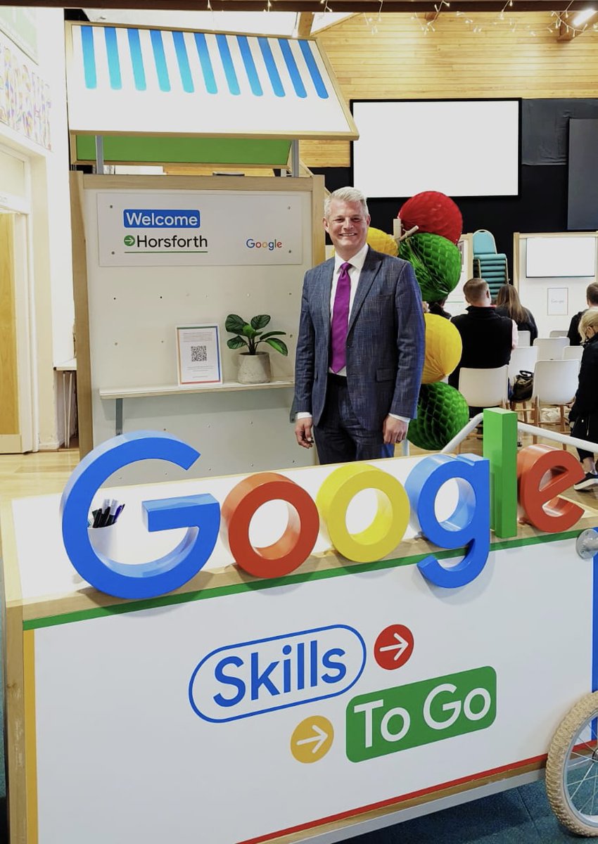 GoogleUK's tweet image. Big hugs from Horsforth, where our Google #DigitalGarage team recently wrapped up our free digital skills training event.

Thanks to all those who joined us and a special thanks to @StuartAndrew

Find more free skills training → goo.gle/free-live-trai…