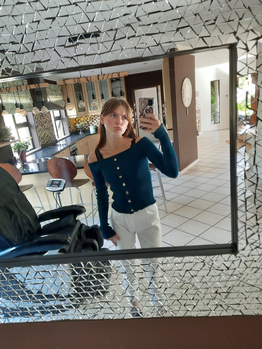hellswaif's tweet photo. I don't want to work I just want to do what I want all day ! https://t.co/tAs2ShStI8
