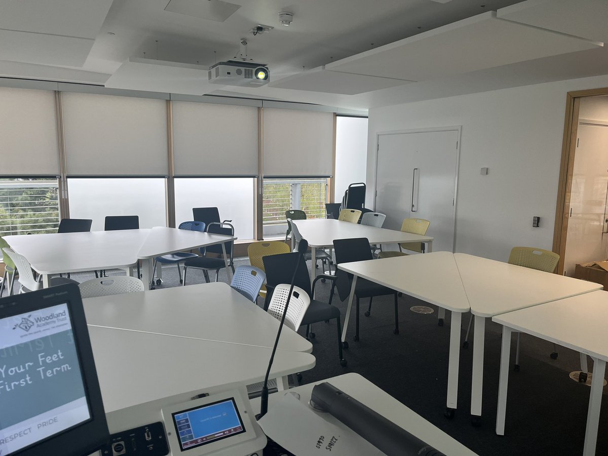 CBEREFIELD's tweet photo. Excited to be talking to final year students @UniofGreenwich this morning about what to expect in your first term as an ECT 🙂@peareswood @5ancarl0 https://t.co/BAQfG39HAO