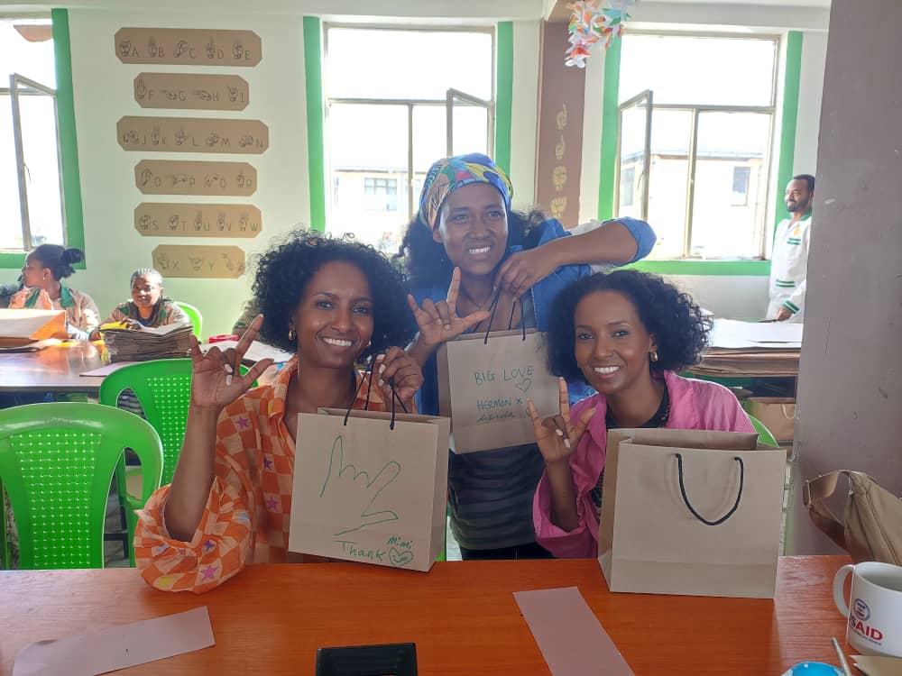 TekiPaperBags's tweet photo. Yesterday we met with @Beingher1 🤟🏾❤️🌍!! We had a wonderful time together 🫶🏾🙌🏾. Reciving Deaf guests from all around the world mean so much for us 🧏🏾‍♀️💪🏾!!

Deaf unity is the 🔑 when we're together we become unstoppable 🇪🇷🇪🇹❤️✌🏾

#Ethiopia https://t.co/Gzl3xURkLy