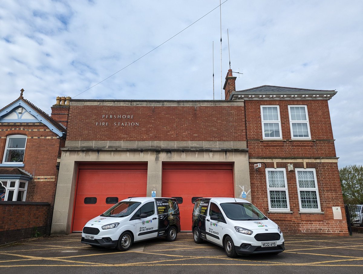 The on-call engagement team are out and about in Pershore today and tomorrow looking to recruit on-call firefighters to join our team!

hwfire.org.uk/join-us/retain…