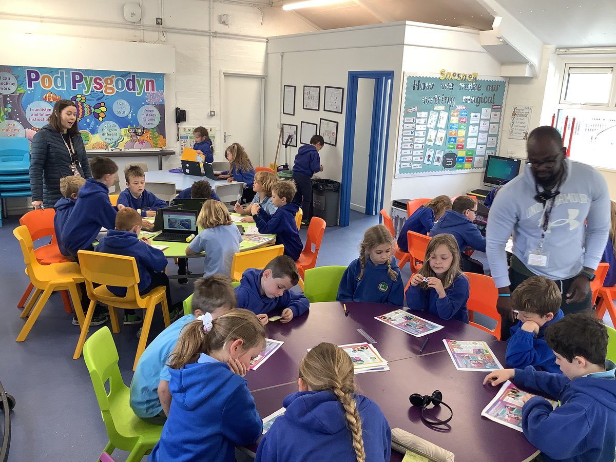 llanrhidianp's tweet photo. Mrs Archard, Mr G and Miss Walters working together with #LlanPysgodyn this morning to improve reading in our school using the LUA model! #LlanLit #LlanImp https://t.co/bzZfbzKXrO