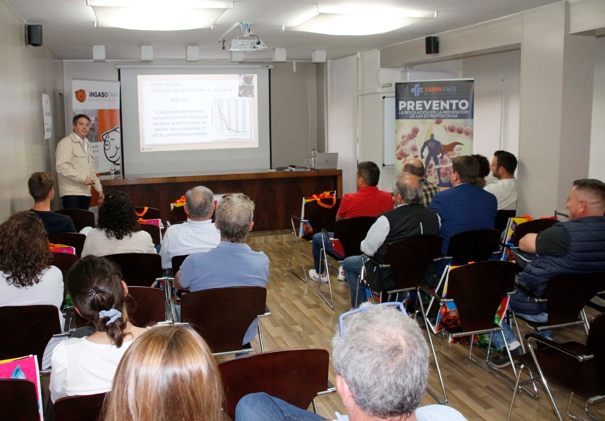 FARMFAES's tweet photo. 🐷Jornada "Sanidad y Nutrición, más allá de las medicaciones"
Agradecemos a todos los que asistieron ayer a las charlas de Joan Wennberg y José Alberto Murillo, en el Col·legi de Veterinaris de Lleida @VeteriLleida, organizadas por @AgropalHuesca #CPSerra y #FARMFAES. https://t.co/l6urrdyf43