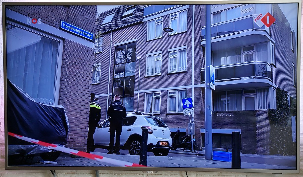 geertwassing's tweet photo. Haha...zagen we net op tv..schietpartij in Rotterdam.. zie hoe die straat heet.. https://t.co/mZfna1WWnG