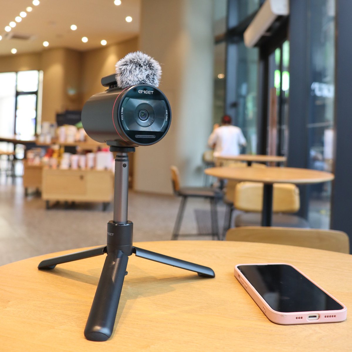 EMEET_Official's tweet image. 🚀Experience live streaming easier than ever.
To be that professional streamer, all you need is no more than an #EMEET #StreamCamOne and a mobile phone. That's ALL!!!
Enjoy Pre-Sale Exclusive Offers:
✅$1=$50 OFF
✅Buy 3 get 3 free tripods
Grab one NOW👇
emeet.com/products/emeet…